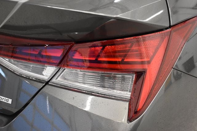 Used 2025 Hyundai Elantra Limited FWD image 12