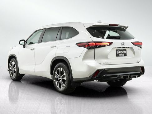 Certified 2026 Toyota Highlander XLE AWD/4WD image 3
