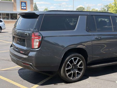 Used 2021 Chevrolet Suburban RST AWD/4WD image 5