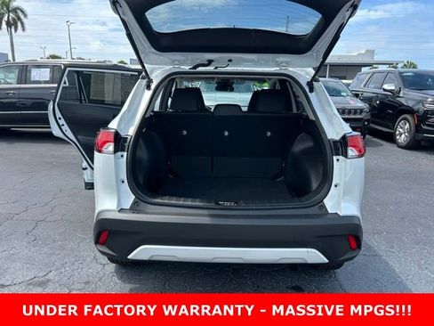 Used 2025 Toyota Corolla Cross LE FWD image 16