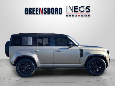 Used 2025 Land Rover Defender 110 AWD/4WD image 6
