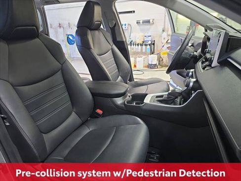 Certified 2022 Toyota RAV4 XLE Premium AWD/4WD image 13
