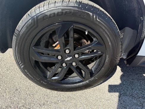 Used 2017 Chevrolet Equinox LT image 12