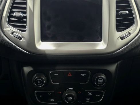 Used 2019 Jeep Compass Altitude w/ Cold Weather Group image 12