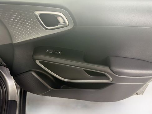 Used 2025 Kia Soul LX w/ LX Technology Package FWD image 29