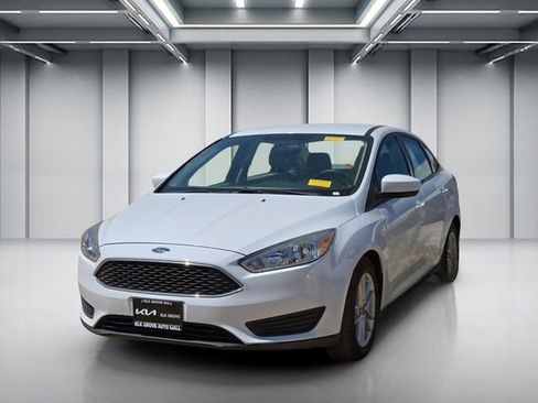 Used 2018 Ford Focus SE FWD image 3
