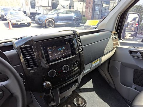 Used 2017 Mercedes-Benz Sprinter 2500 image 19