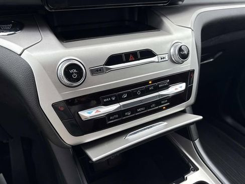 Certified 2022 Ford Explorer XLT image 34