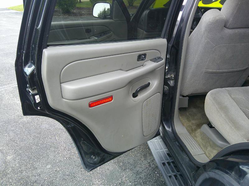 Used 2005 Chevrolet Tahoe LS w/ Cargo Package RWD image 12