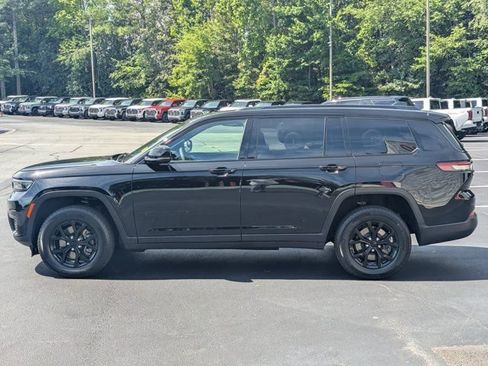 Used 2024 Jeep Grand Cherokee L Laredo AWD/4WD image 4