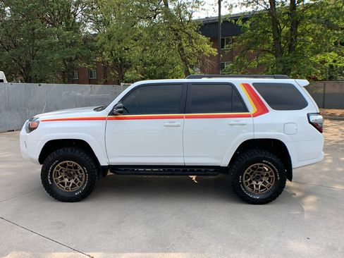 Used 2023 Toyota 4Runner 40th Anniversary SE AWD/4WD image 2