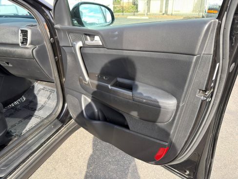 Used 2020 Kia Sportage LX w/ LX Popular Package image 11