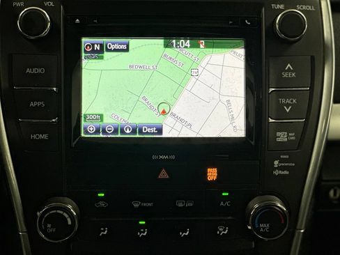 Used 2016 Toyota Camry SE FWD image 16