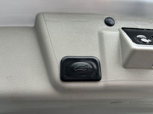 Used 2017 Buick Enclave Premium w/ Experience Buick Package image 9