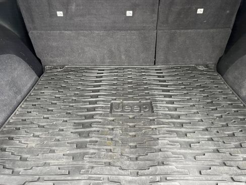 Used 2015 Jeep Grand Cherokee Limited image 33