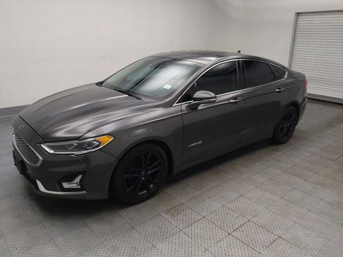 Used 2019 Ford Fusion Titanium FWD image 2