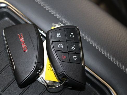 Used 2024 GMC Yukon XL Denali w/ Denali Reserve Package image 21