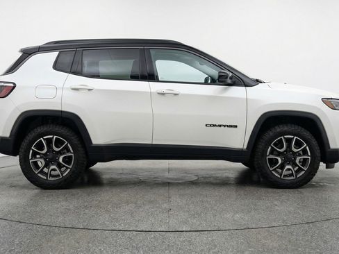 Used 2025 Jeep Compass Trailhawk AWD/4WD image 11