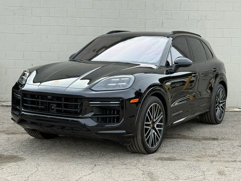 Used 2024 Porsche Cayenne Turbo image 1