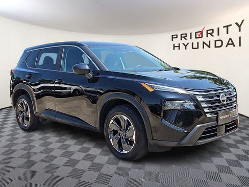 Used 2025 Nissan Rogue SV AWD/4WD image 3