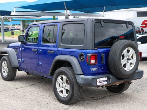 Used 2019 Jeep Wrangler Unlimited Sport S AWD/4WD image 3