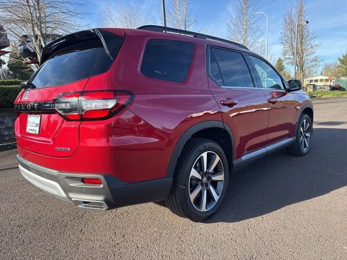 New 2025 Honda Pilot Touring image 3