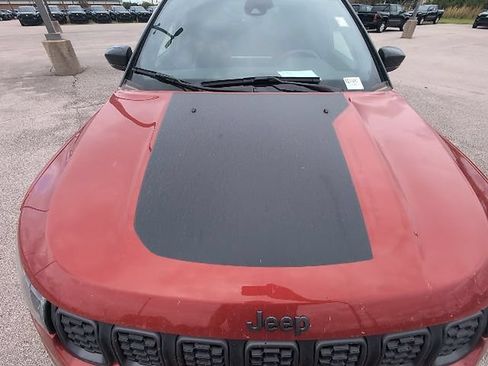 Used 2025 Jeep Compass Trailhawk AWD/4WD image 13