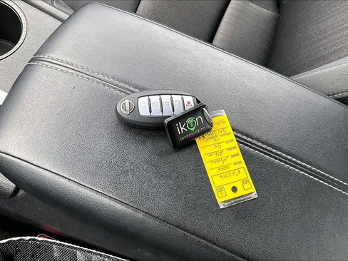 Used 2025 Nissan Altima 2.5 SV FWD image 12