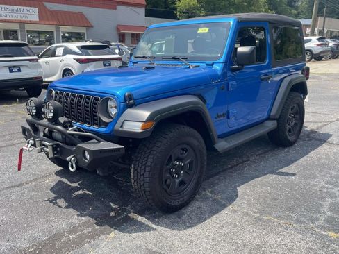 Used 2025 Jeep Wrangler Sport AWD/4WD image 13