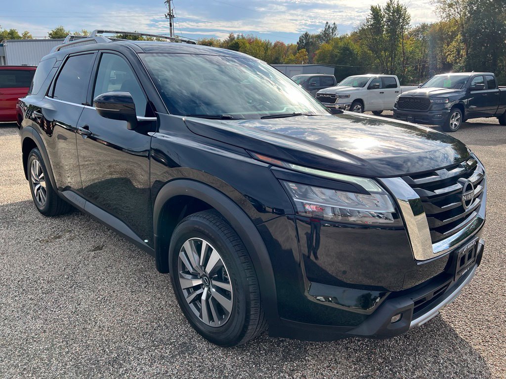 Used 2023 Nissan Pathfinder SL AWD/4WD image 5