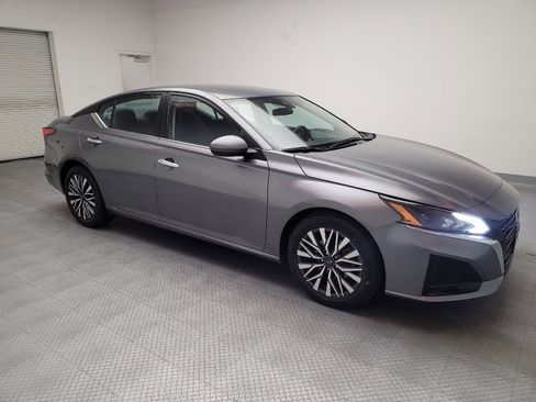 Used 2023 Nissan Altima 2.5 SV image 11