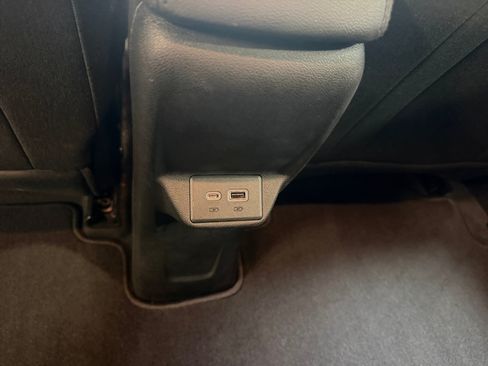 Used 2022 Chevrolet Bolt EUV LT w/ Comfort Package FWD image 32