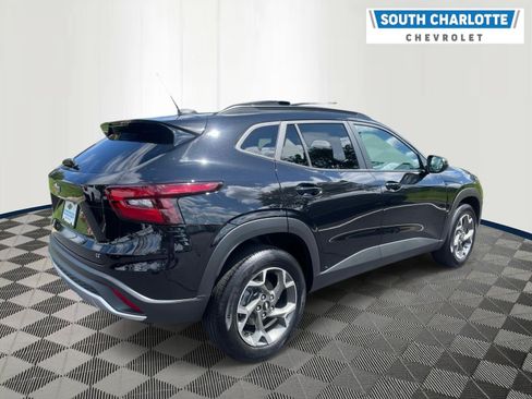 Used 2025 Chevrolet Trax LT FWD image 28