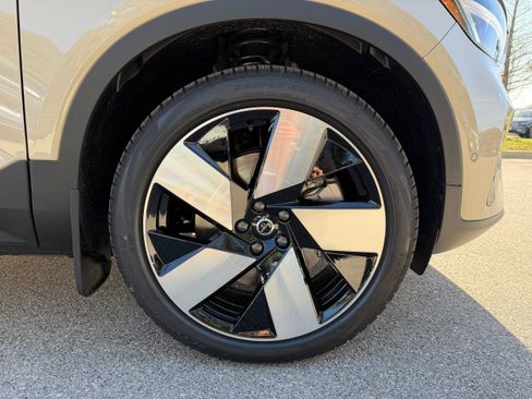 New 2026 Volvo EX40 Plus w/ Climate Package image 7