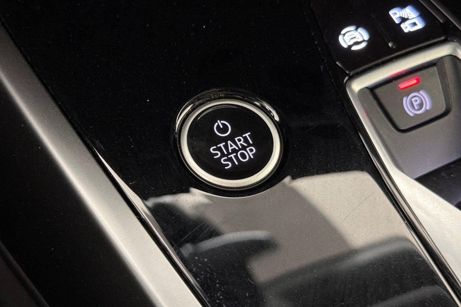 Certified 2023 Audi Q4 e-tron Premium Plus AWD/4WD image 22