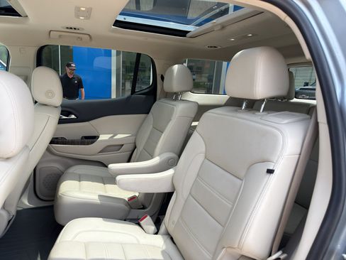 Used 2023 GMC Acadia Denali w/ Denali Ultimate Package FWD image 20