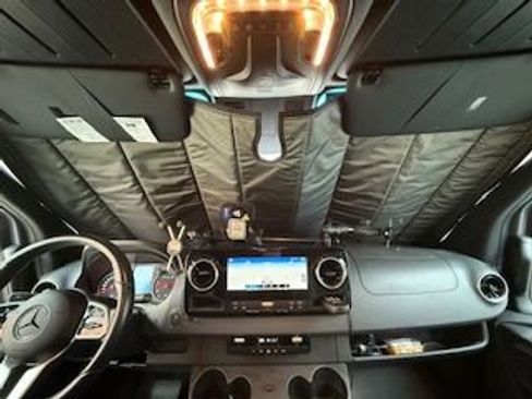 Used 2021 Mercedes-Benz Sprinter 2500 image 31