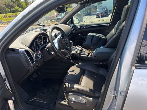 Used 2018 Porsche Cayenne Platinum Edition AWD/4WD image 2