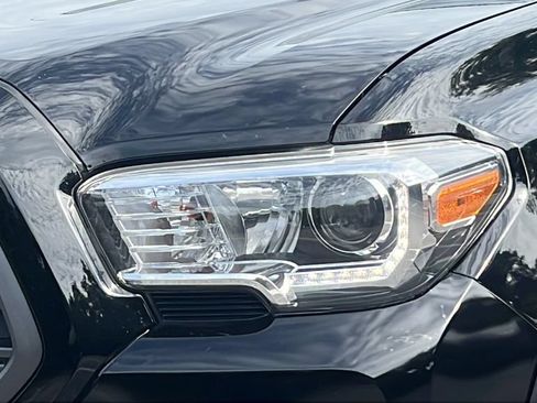 Used 2020 Toyota Tacoma TRD Off-Road w/ Technology Package AWD/4WD image 26