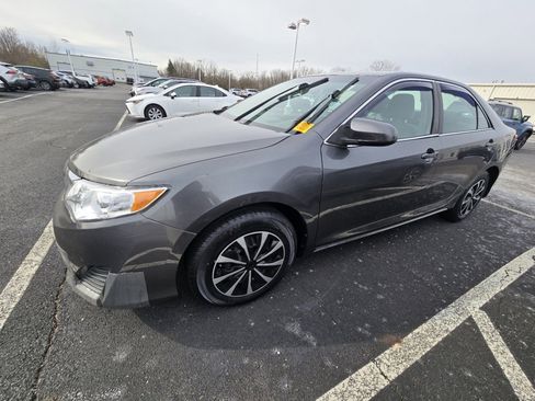 Used 2014 Toyota Camry LE image 4