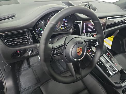 New 2026 Porsche Macan image 4