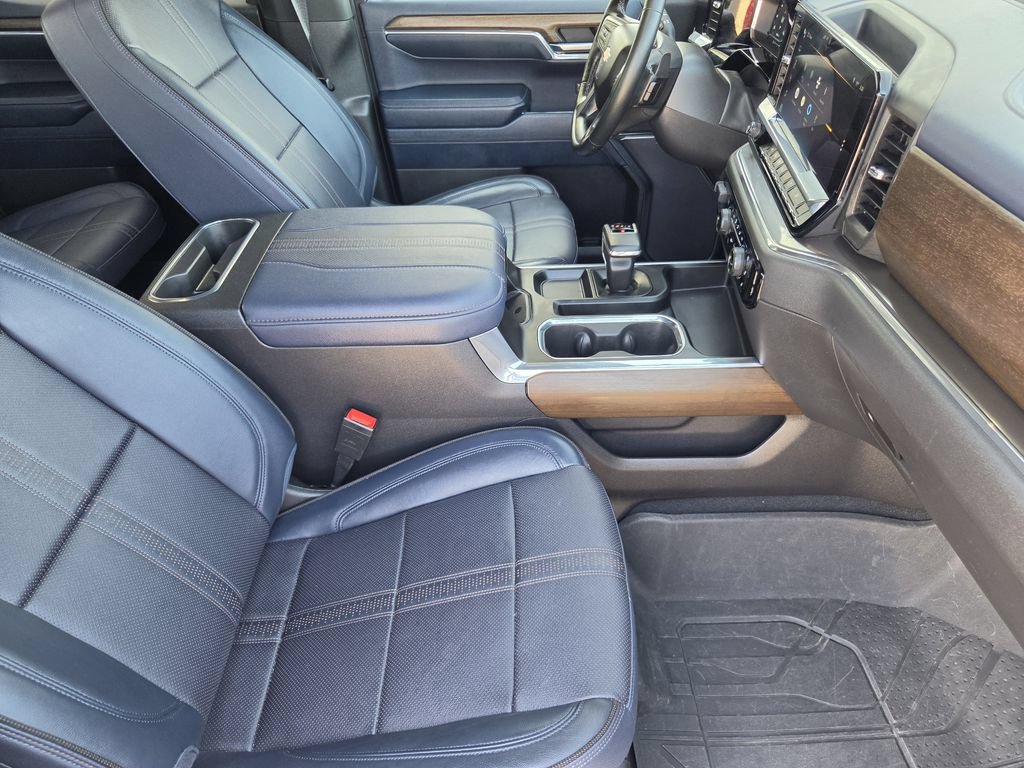 Used 2023 Chevrolet Silverado 1500 High Country w/ High Country Premium Package AWD/4WD image 12