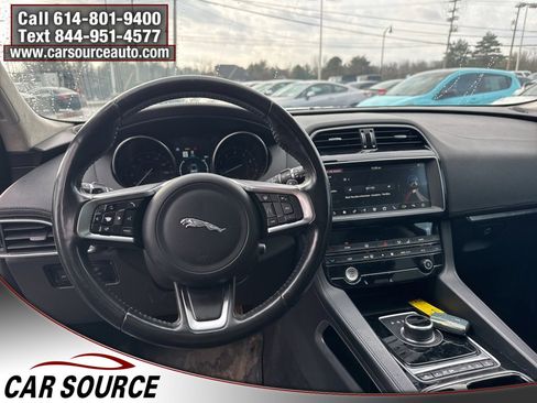 Used 2019 Jaguar F-PACE Prestige image 15