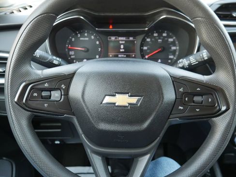 Used 2023 Chevrolet TrailBlazer LT w/ Convenience Package FWD image 11