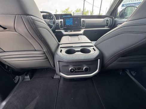 Used 2025 Ford Expedition Active AWD/4WD image 30