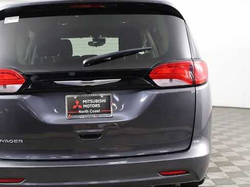 Used 2023 Chrysler Voyager LX FWD image 13