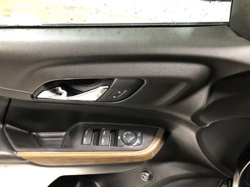 Used 2021 GMC Acadia SLE w/ Driver Convenience Package image 18