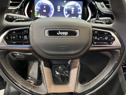 New 2025 Jeep Grand Cherokee L Summit w/ Luxury Tech Group V AWD/4WD image 22