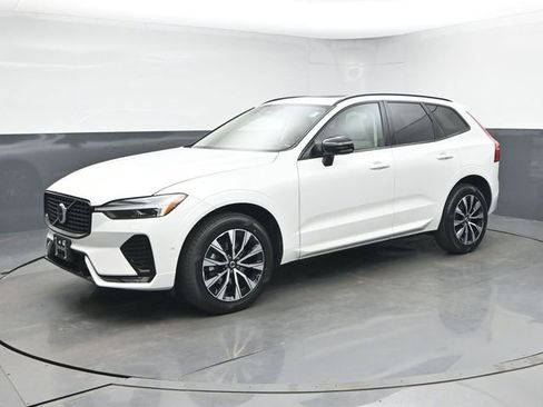 Used 2023 Volvo XC60 B5 Plus w/ Climate Package image 4