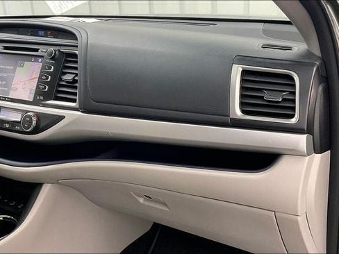 Used 2015 Toyota Highlander XLE AWD/4WD image 18